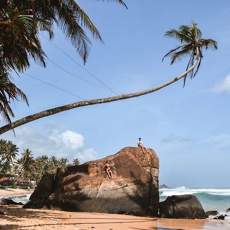 Shady Edge Hotell Unawatuna Exteriör bild