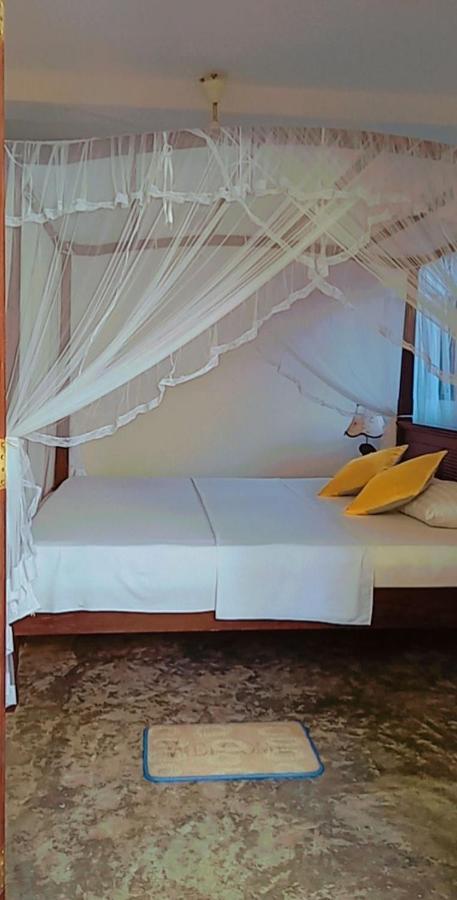 Shady Edge Hotell Unawatuna Exteriör bild