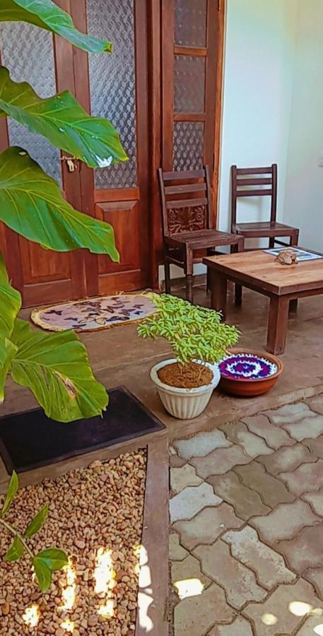 Shady Edge Hotell Unawatuna Exteriör bild