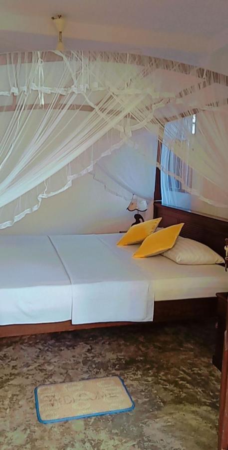 Shady Edge Hotell Unawatuna Exteriör bild