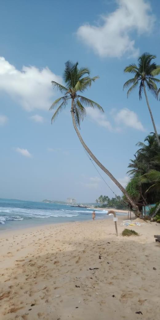 Shady Edge Hotell Unawatuna Exteriör bild